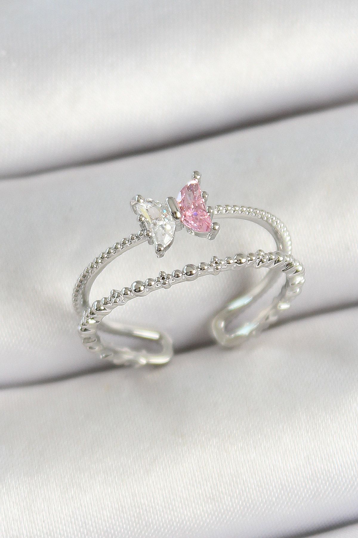 Pirinç Kelebek Figürlü Zirkon Taşlı Gümüş Renk Ayarlanabilir Kadın Yüzük - TJ-BYK3767