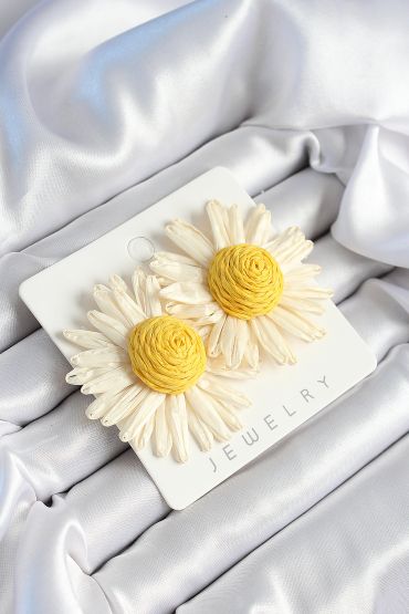 Papatya Model Beyaz Ve Sarı Renk Kadın Küpe - TJ-BKP10635