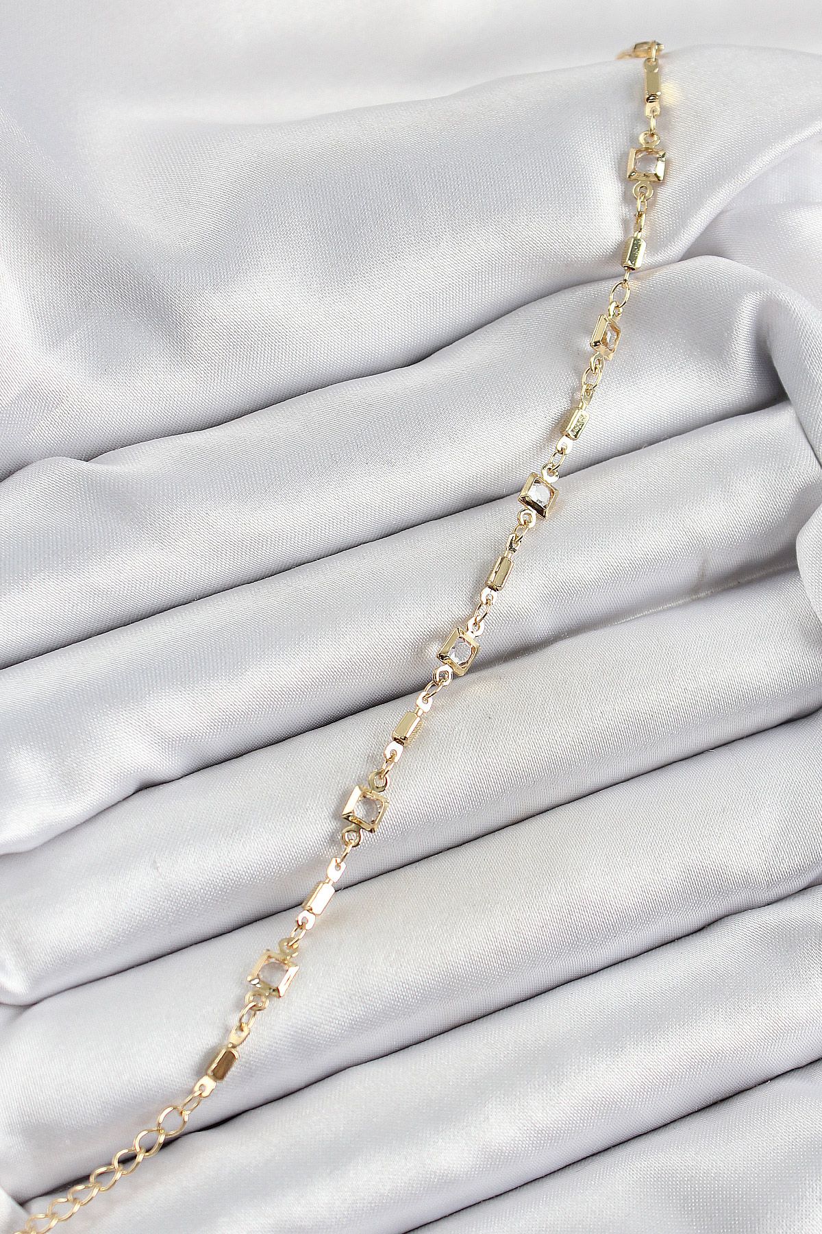 Pirinç Gold Renk Zirkon Taşlı Kadın Bileklik - TJ-BB7041