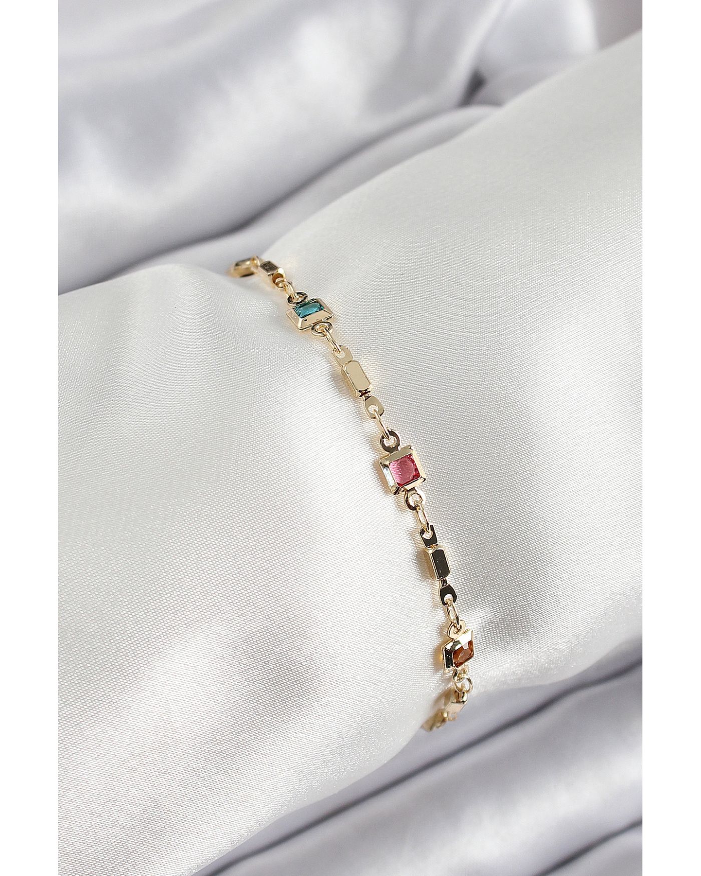 Pirinç Gold Renk Karışık Renkli Kare Zirkon Taşlı Kadın Bileklik - TJ-BB7043