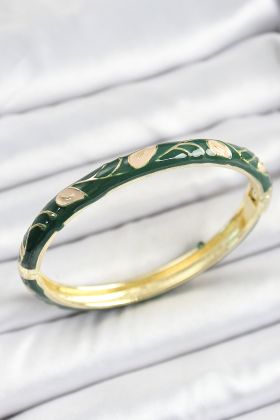 Mineli Pirinç Gold Renk Yeşil Çiçek Motifli Kadın Kelepçe - TJ-BB7149