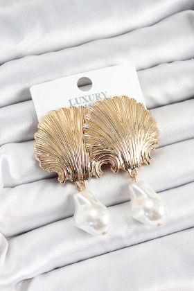 Pirinç İstiridye Model Sallantılı İnci Detaylı Gold Renk kadın Küpe - TJ-BKP10745