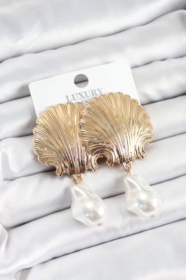 Pirinç İstiridye Model Sallantılı İnci Detaylı Gold Renk kadın Küpe - TJ-BKP10745