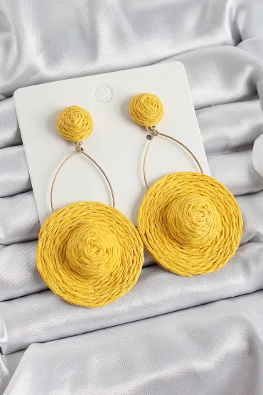 Sarı Şapka Figürlü Hasır Örgü Model Sallantılı Gold Renk Kadın Küpe - TJ-BKP10703