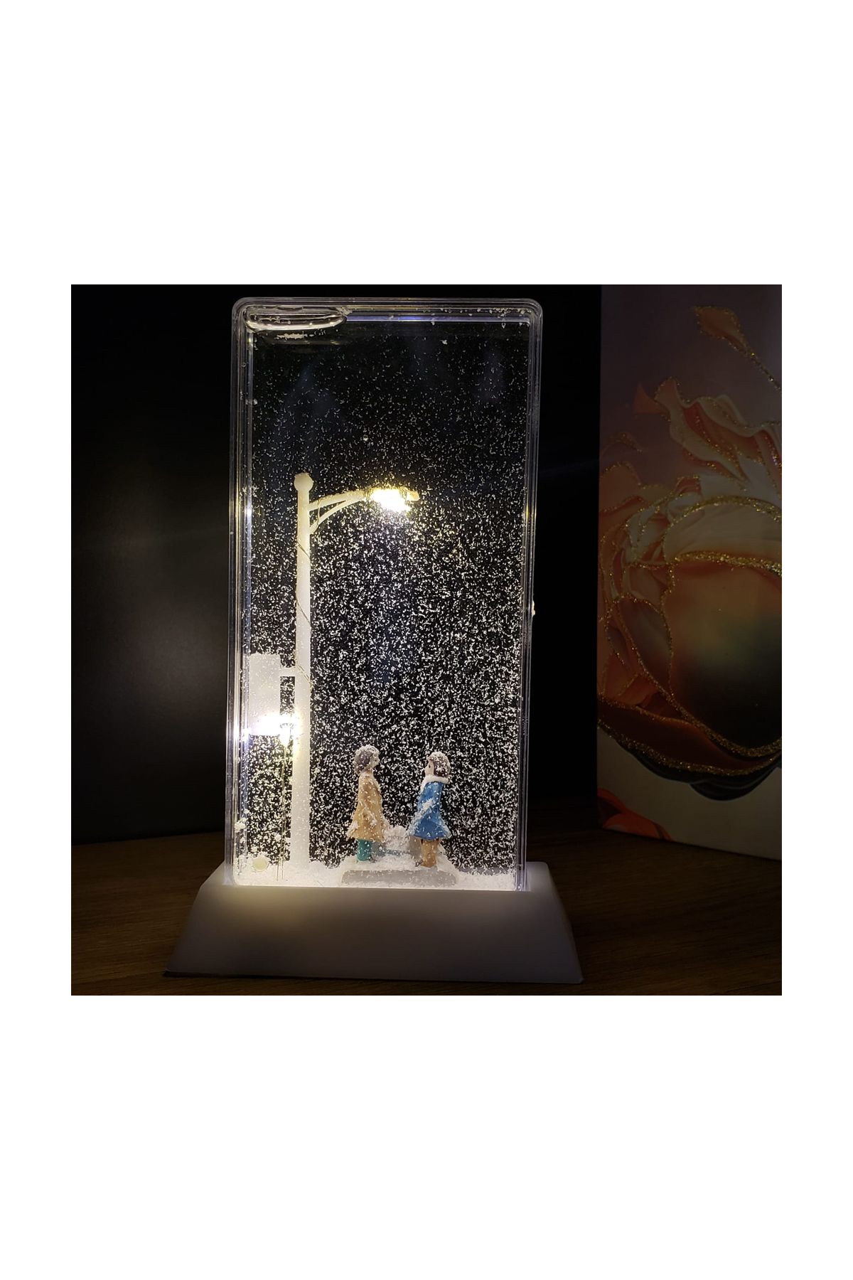 Romantik Sevgililer Tasarımlı Sokak Lambası Kar Küresi