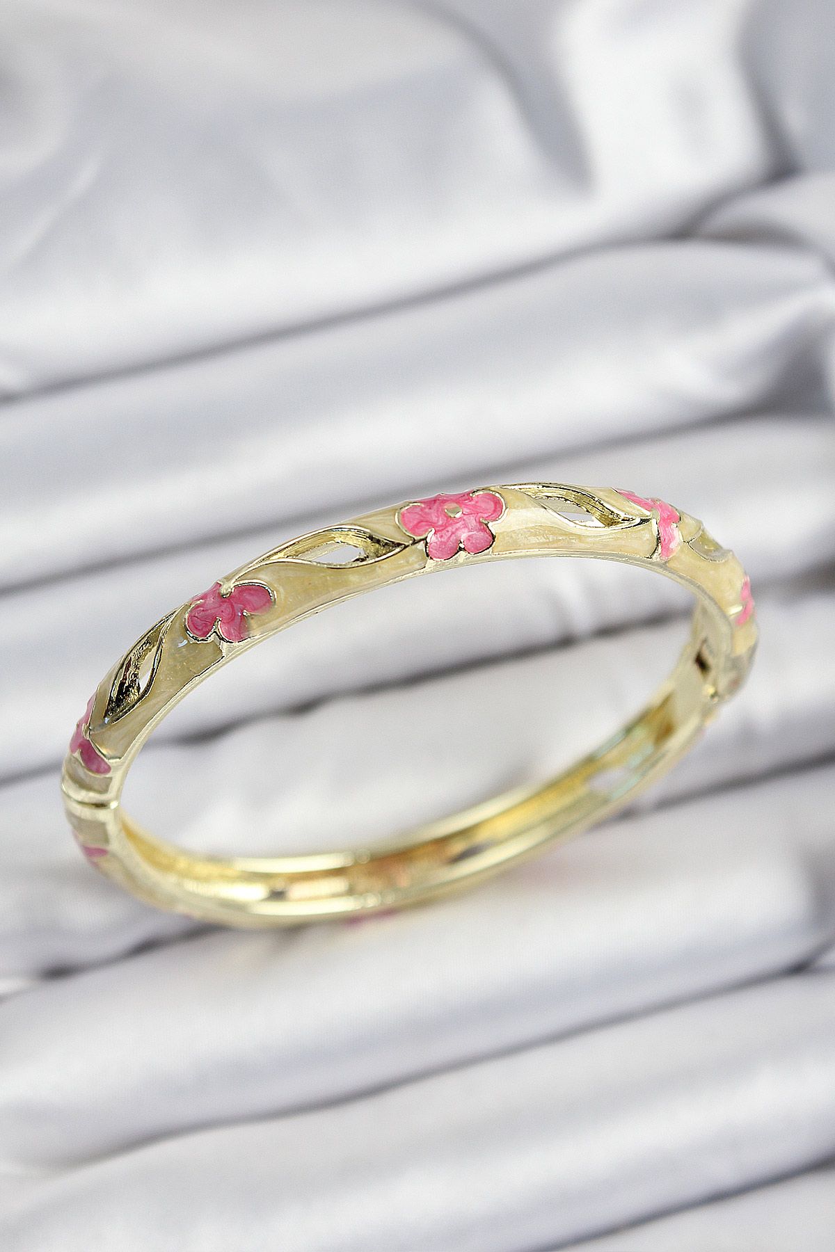 Mineli Pirinç Pembe Ve Hardal Çiçek Motifli Gold Renk Kadın Kelepçe - TJ-BB7369