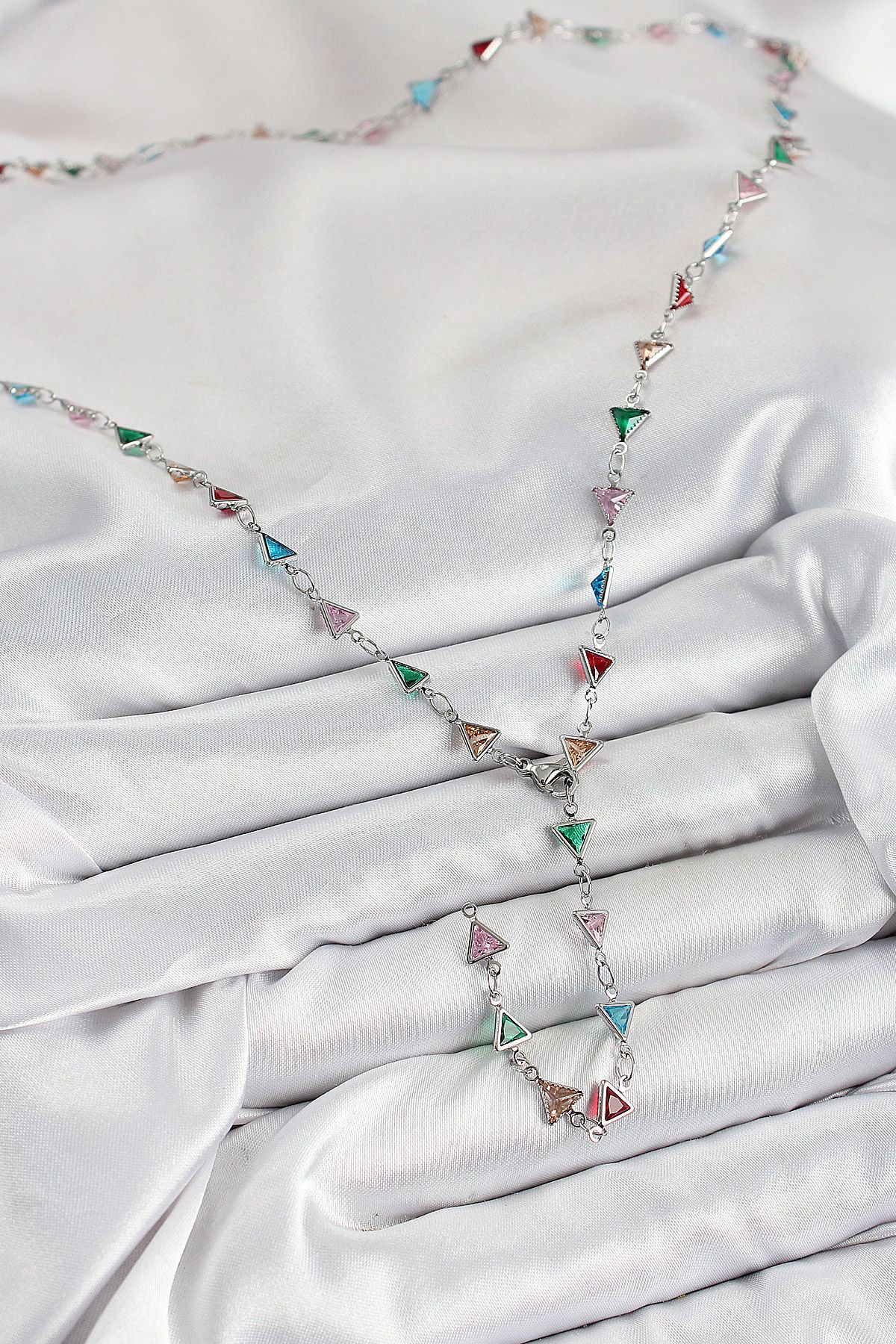 Pirinç Renkli Zirkon Taşlı Üçgen Model Gümüş Renk Kadın Y Kolye - TJ-BKO10383