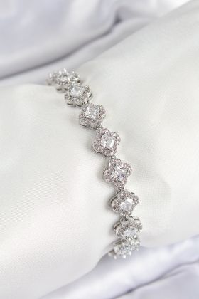 Pirinç Zirkon Taşlı Yonca Baget Model Gümüş Renk VIP Seri Kadın Bileklik - TJ-BB7509