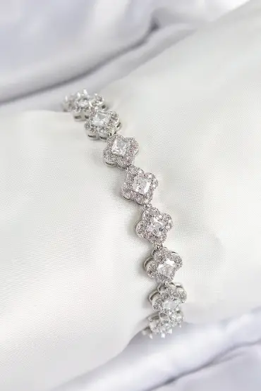 Pirinç Zirkon Taşlı Yonca Baget Model Gümüş Renk VIP Seri Kadın Bileklik - TJ-BB7509