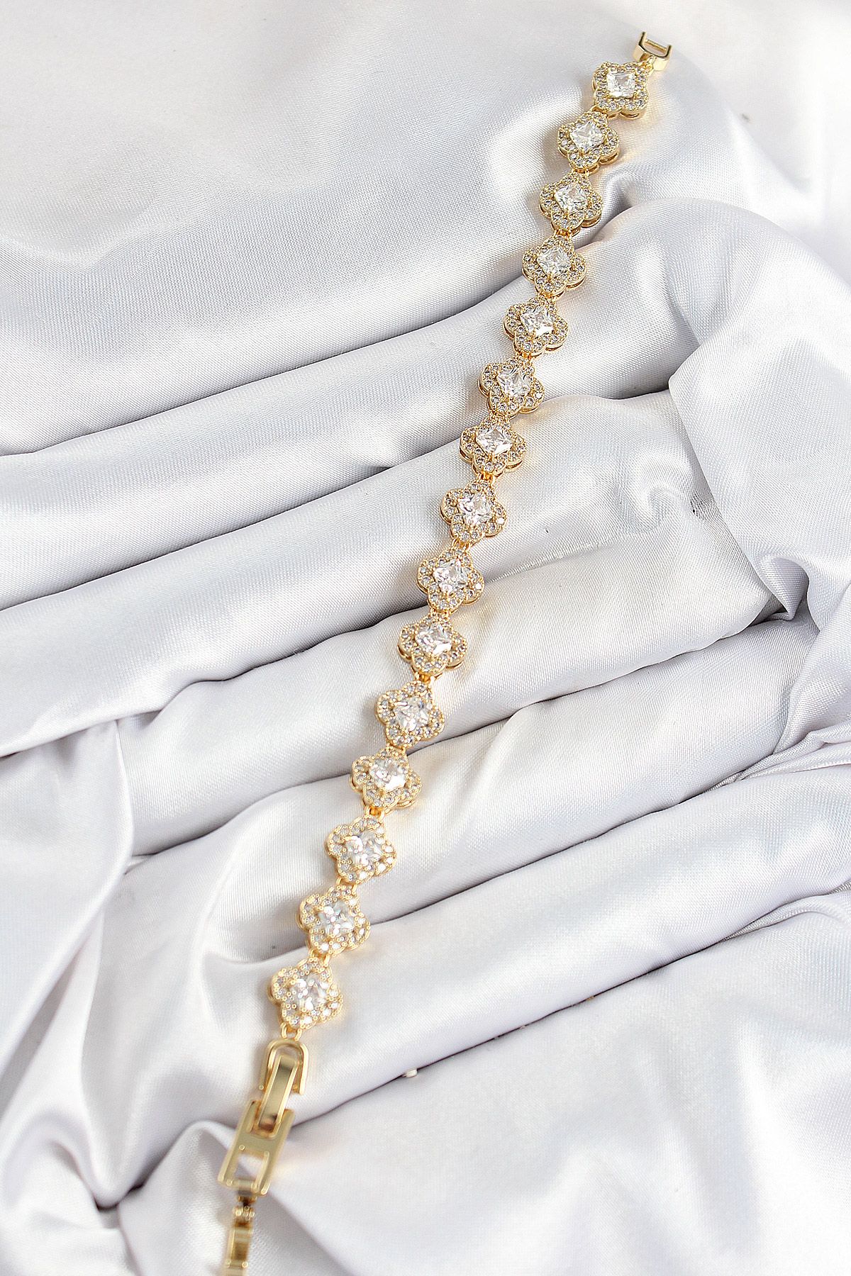 Pirinç Zirkon Taşlı Yonca Baget Model Gold Renk VIP Seri Kadın Bileklik - TJ-BB7510