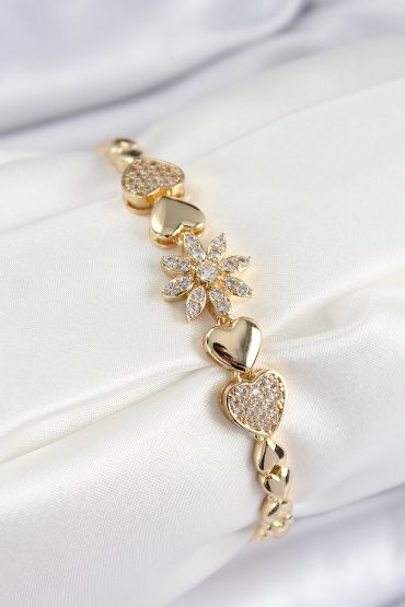 Pirinç Zirkon Taşlı Kalp Detaylı Çiçek Model Gold Renk Kadın Bileklik - TJ-BB7527