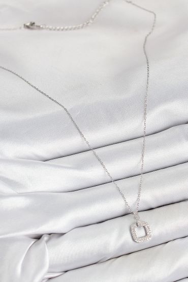 Pirinç Zirkon Taşlı Kare Model Gümüş Renk Kadın Kolye - TJ-BKO10409