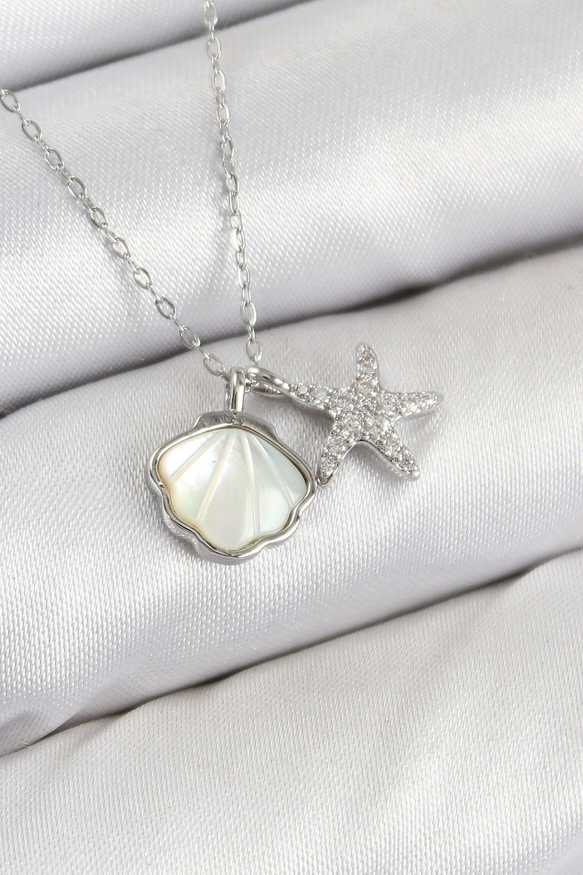 Pirinç Zirkon Taşlı İstiridye Ve Deniz Yıldızı Model Gümüş Renk Kadın Kolye - TJ-BKO10411