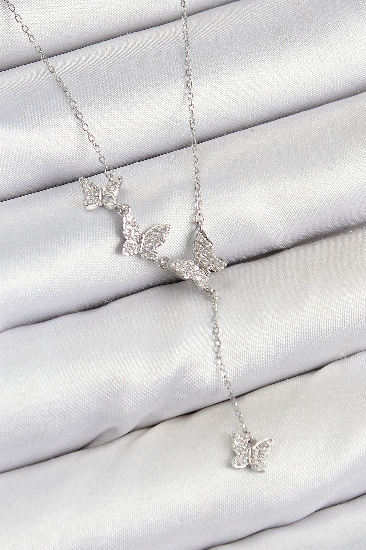 Pirinç Zirkon Taşlı Kelebek Model Gümüş Renk Kadın Kolye - TJ-BKO10415