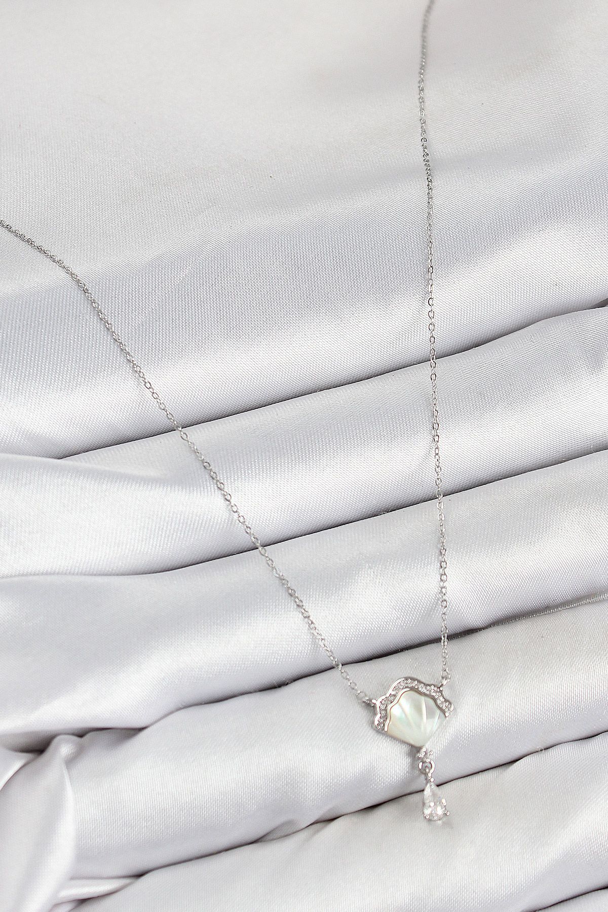 Pirinç Zirkon Taşlı İstiridye Model Gümüş Renk Kadın Kolye - TJ-BKO10417