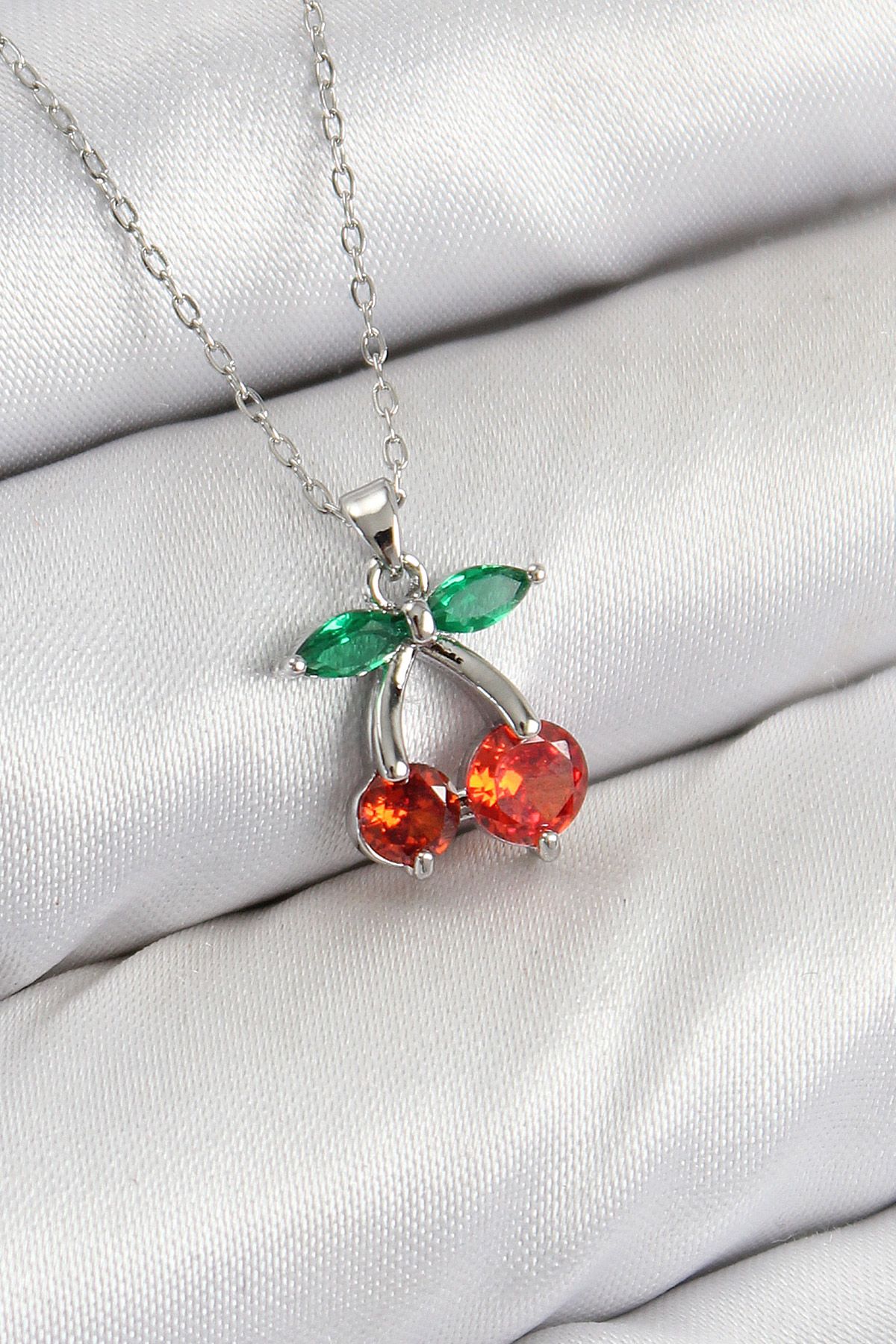 Pirinç Zirkon Taşlı Kiraz Model Gümüş Renk Kadın Kolye - TJ-BKO10421