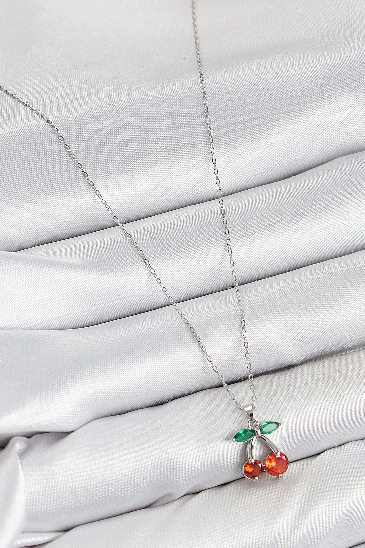 Pirinç Zirkon Taşlı Kiraz Model Gümüş Renk Kadın Kolye - TJ-BKO10421