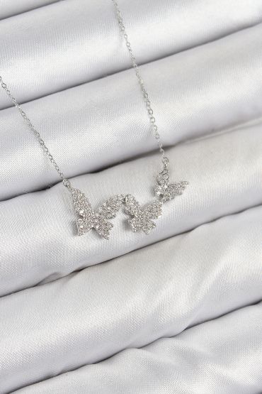 Pirinç Zirkon Taşlı Kelebek Model Gümüş Renk Kadın Kolye - TJ-BKO10425