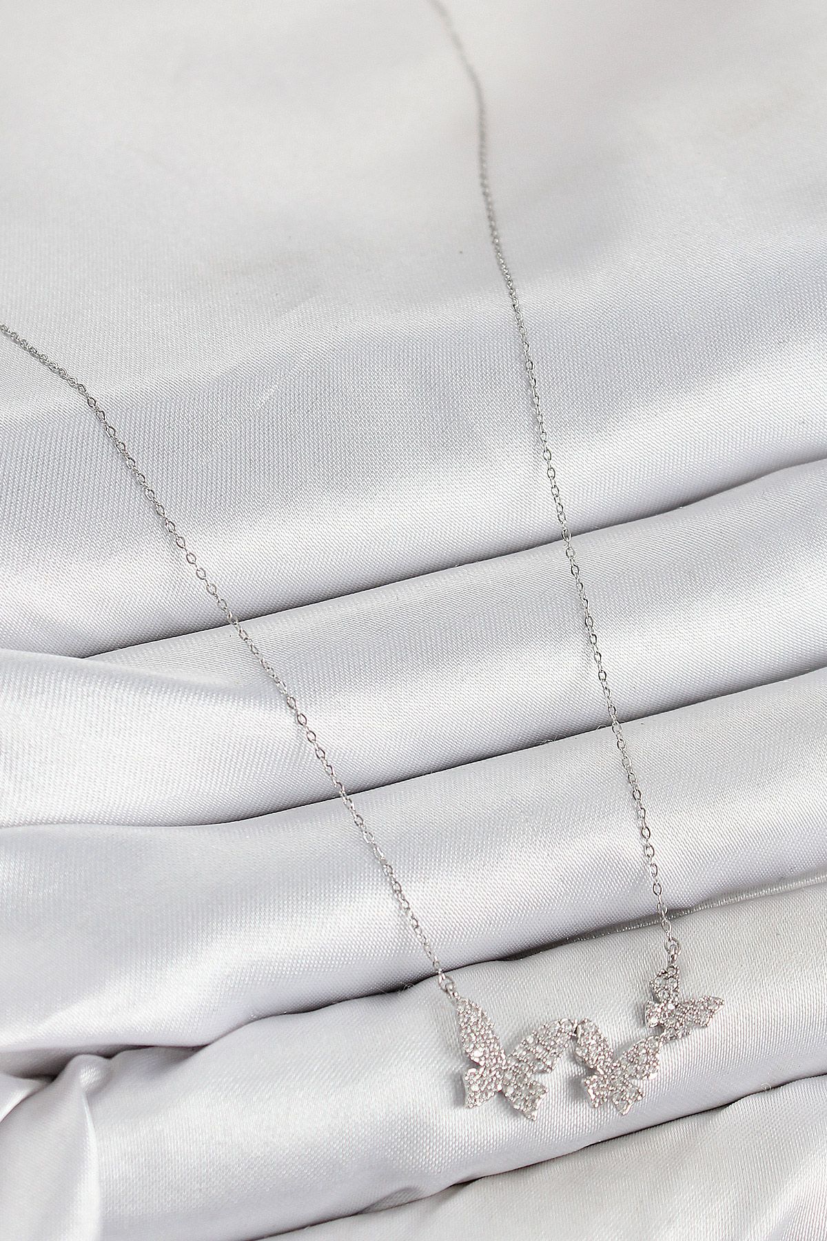 Pirinç Zirkon Taşlı Kelebek Model Gümüş Renk Kadın Kolye - TJ-BKO10425