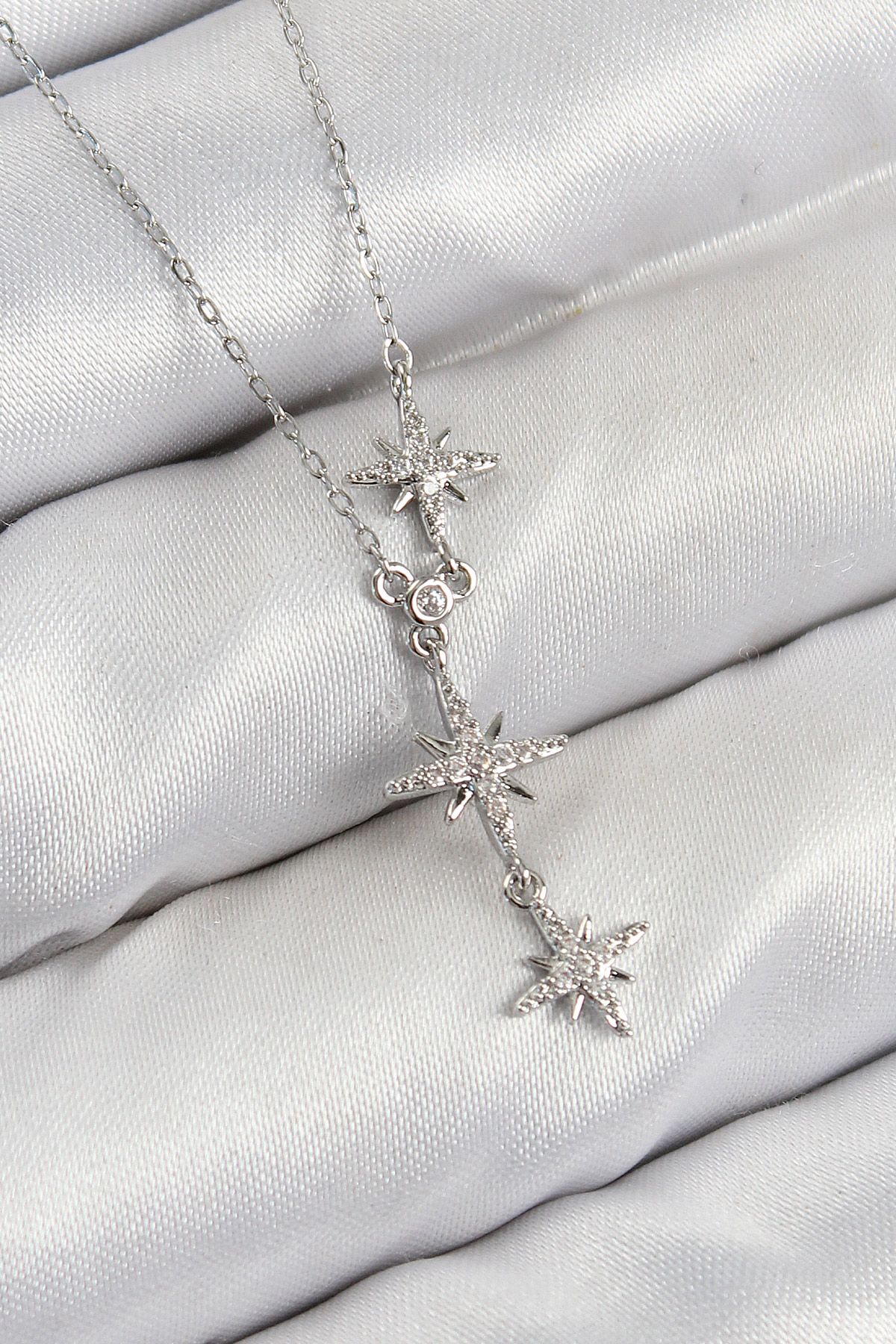 Pirinç Zirkon Taşlı Kutup Yıldızı Model Gümüş Renk Kadın Kolye - TJ-BKO10427