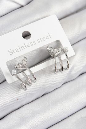 Pirinç Zirkon Taşlı İnci Detaylı Balık Kuyruğu Model Gümüş Renk Kadın Küpe - TJ-BKP11094