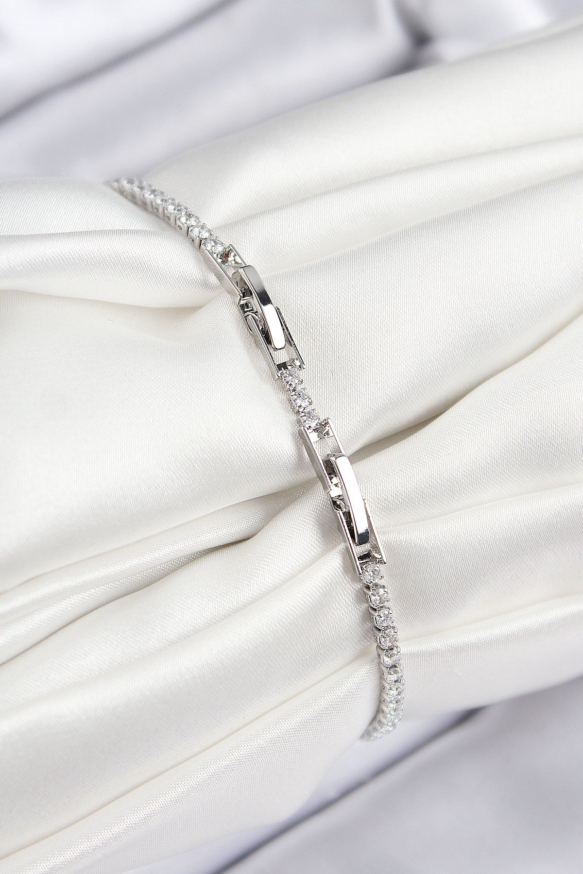 Pirinç Zirkon Taşlı Deniz Yıldızı Model Gümüş Renk Kadın Bileklik - TJ-BB7694