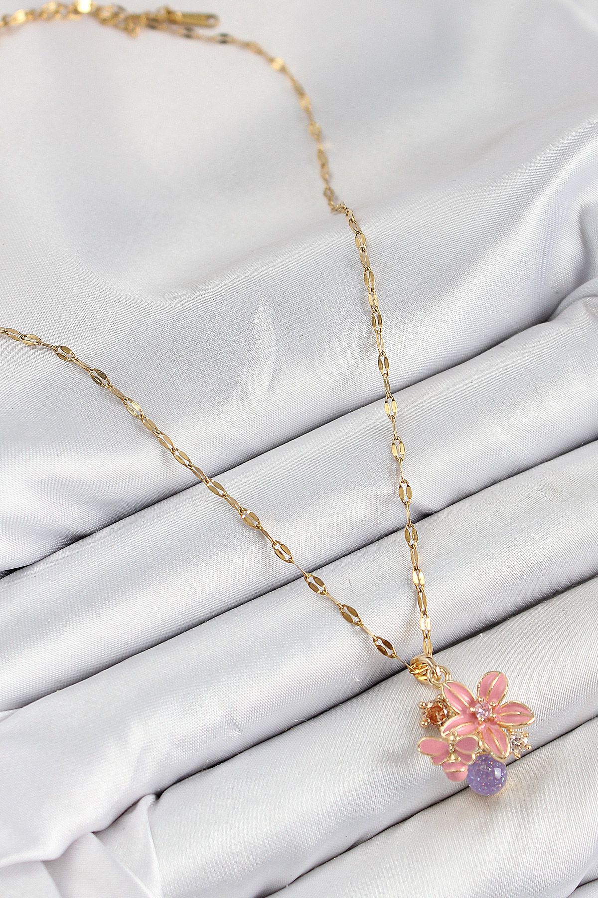 316L Çelik Zirkon Taşlı Arı Detaylı Pembe Çiçek Model Gold Renk Kadın Kolye - TJ-BKO10442