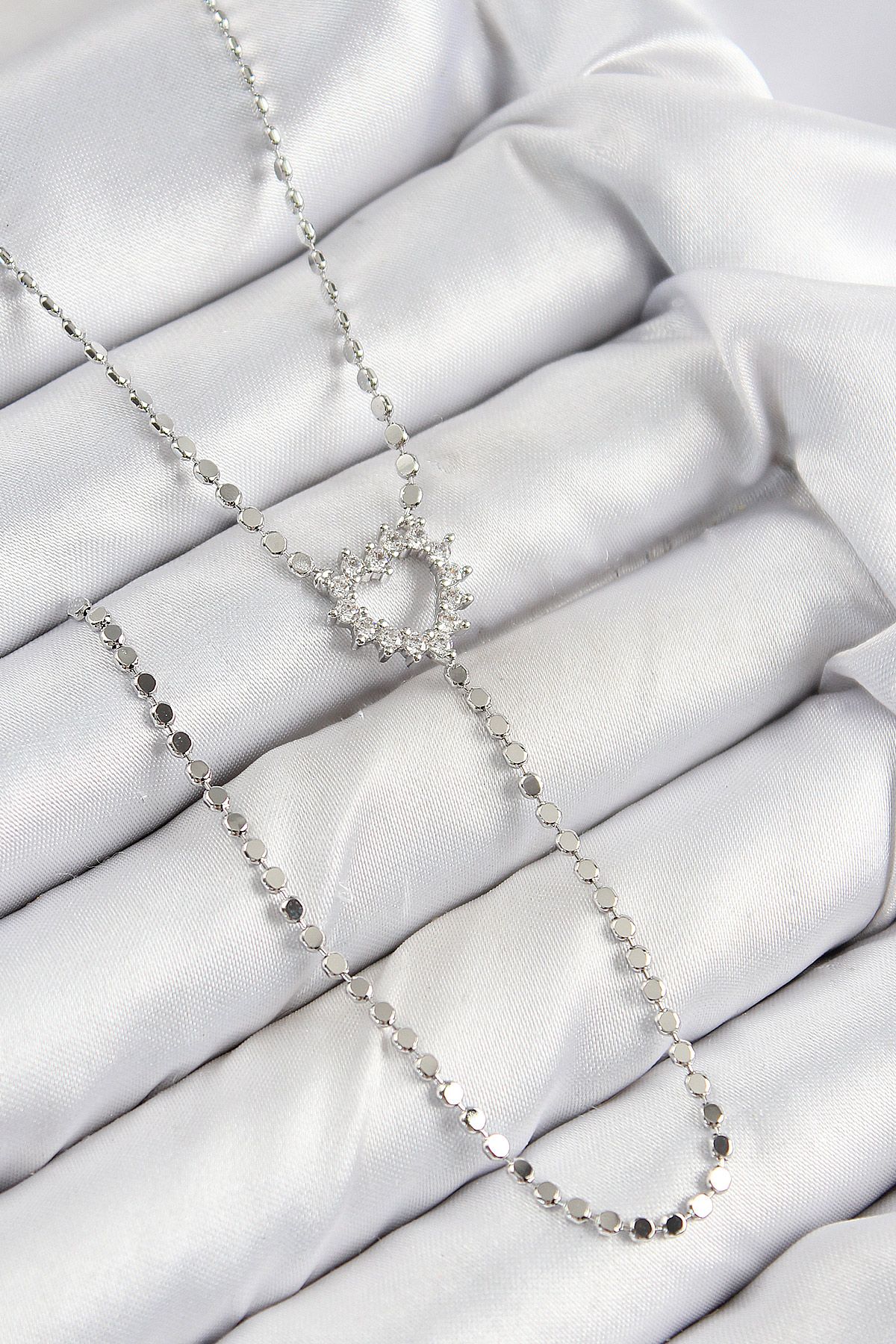 Pirinç Zirkon Taşlı Ezme Zincirli Kalp Model Gümüş Renk Y Kolye - TJ-BKO10460