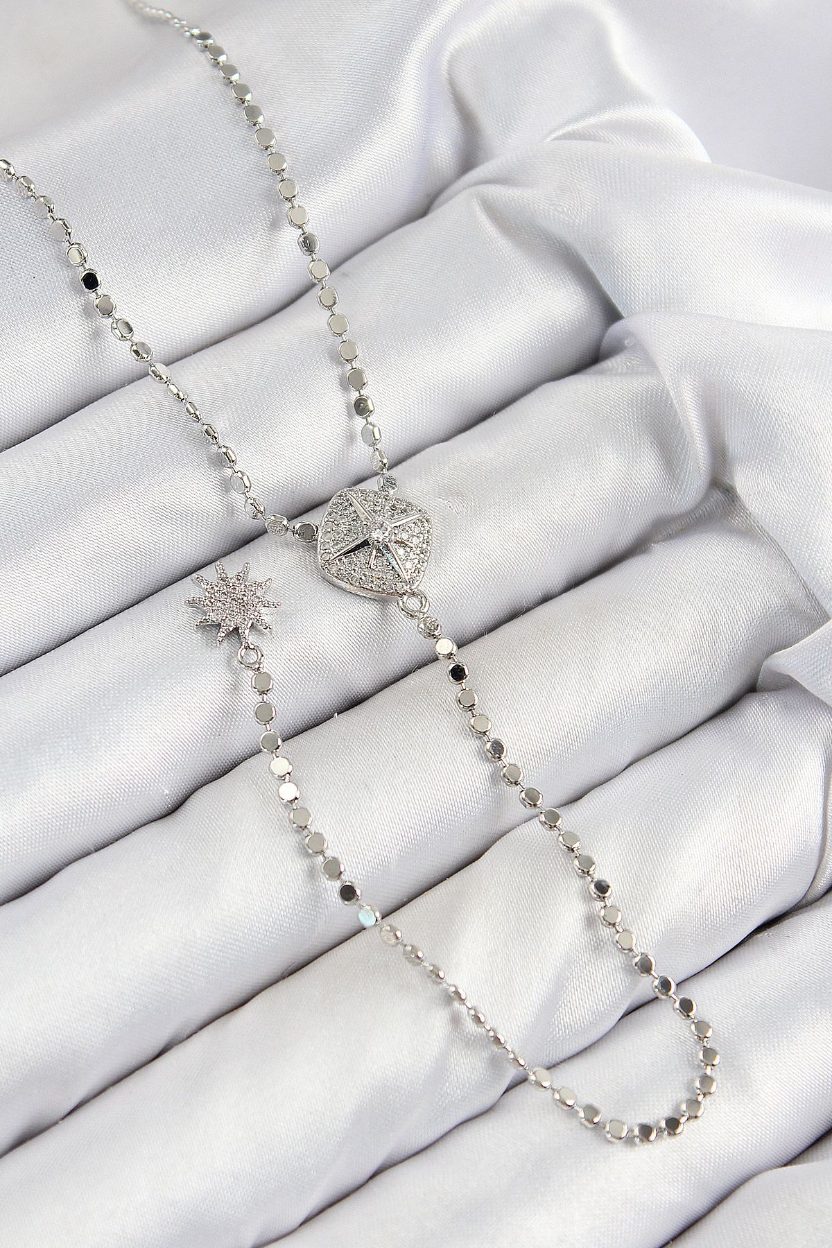 Pirinç Zirkon Taşlı Ezme Zincirli Madalyon Model Gümüş Renk Y Kolye - TJ-BKO10470