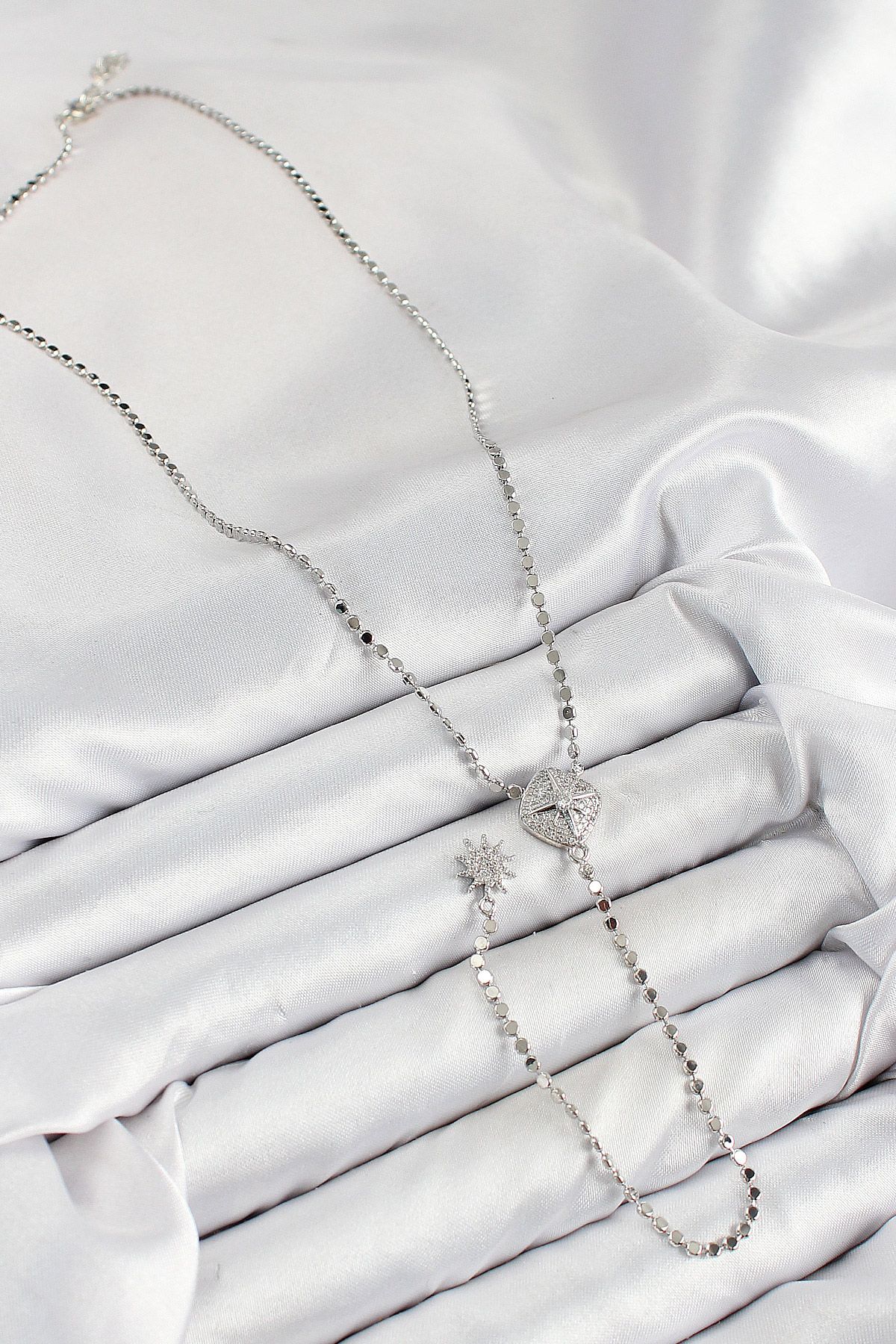 Pirinç Zirkon Taşlı Ezme Zincirli Madalyon Model Gümüş Renk Y Kolye - TJ-BKO10470