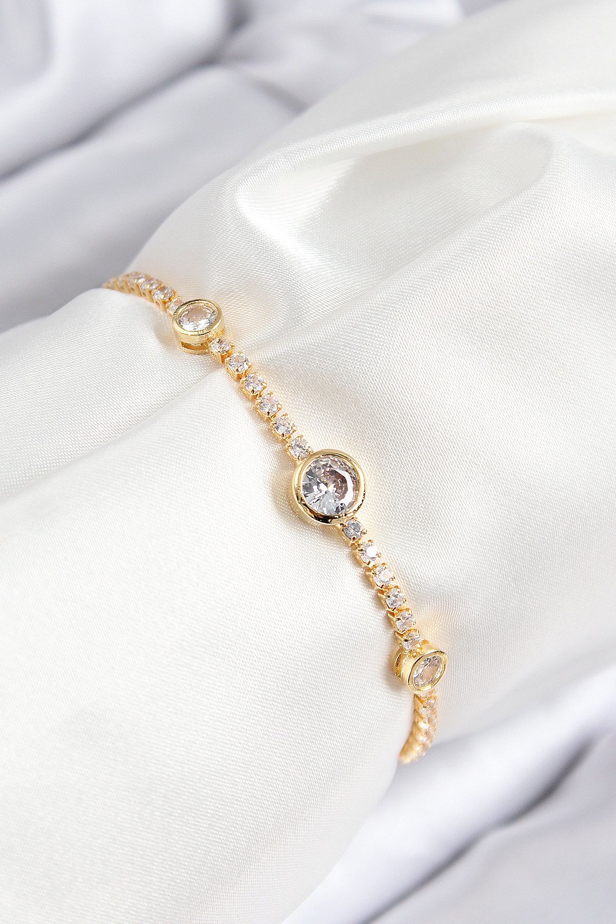 Pirinç Zirkon Taşlı Daire Model Gold Renk Asansörlü Kadın Bileklik - TJ-BB7733