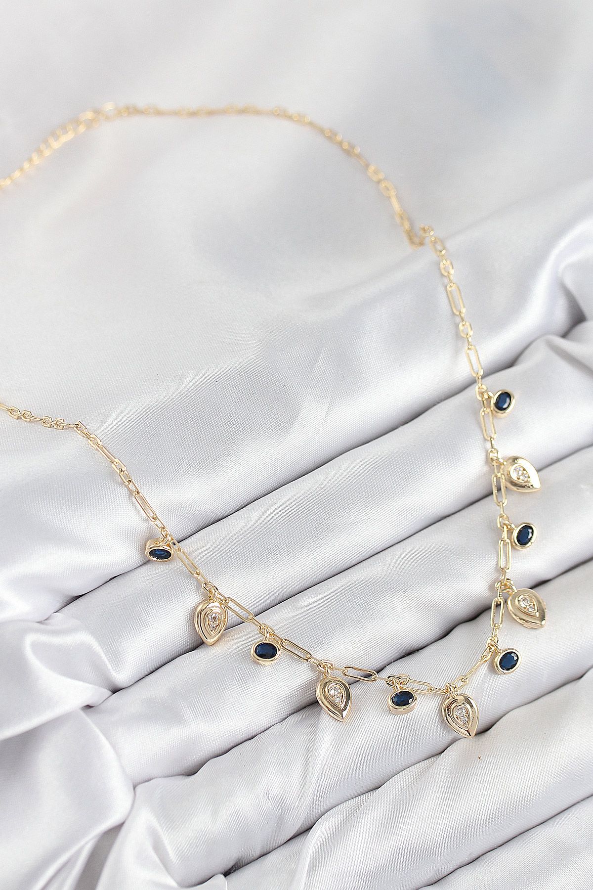 Pirinç Zirkon Taşlı Sallantılı Damla Model Gold Renk Kadın Kolye - TJ-BKO10494