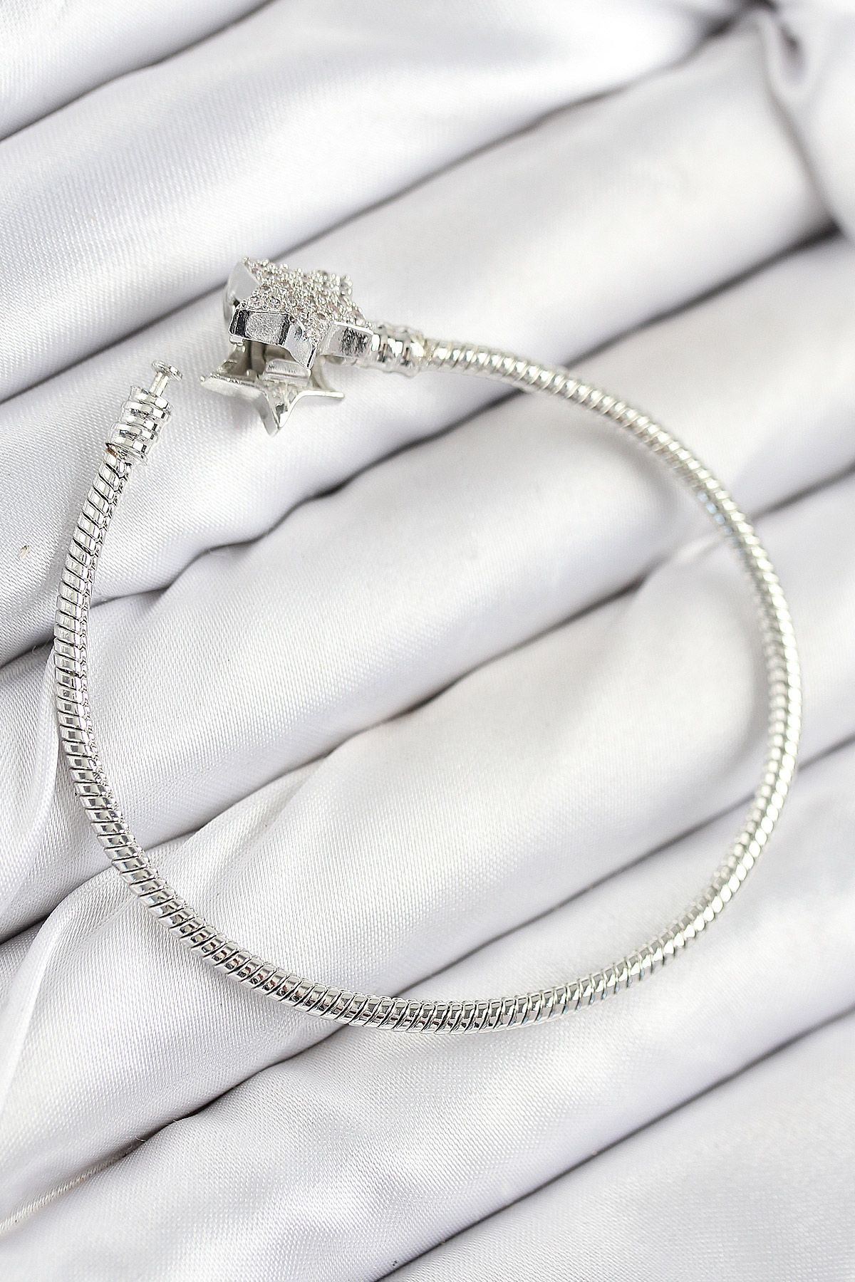 Pirinç Charm Zirkon Taşlı Yıldız Model Gümüş Renk Kadın Bileklik - TJ-BB7804