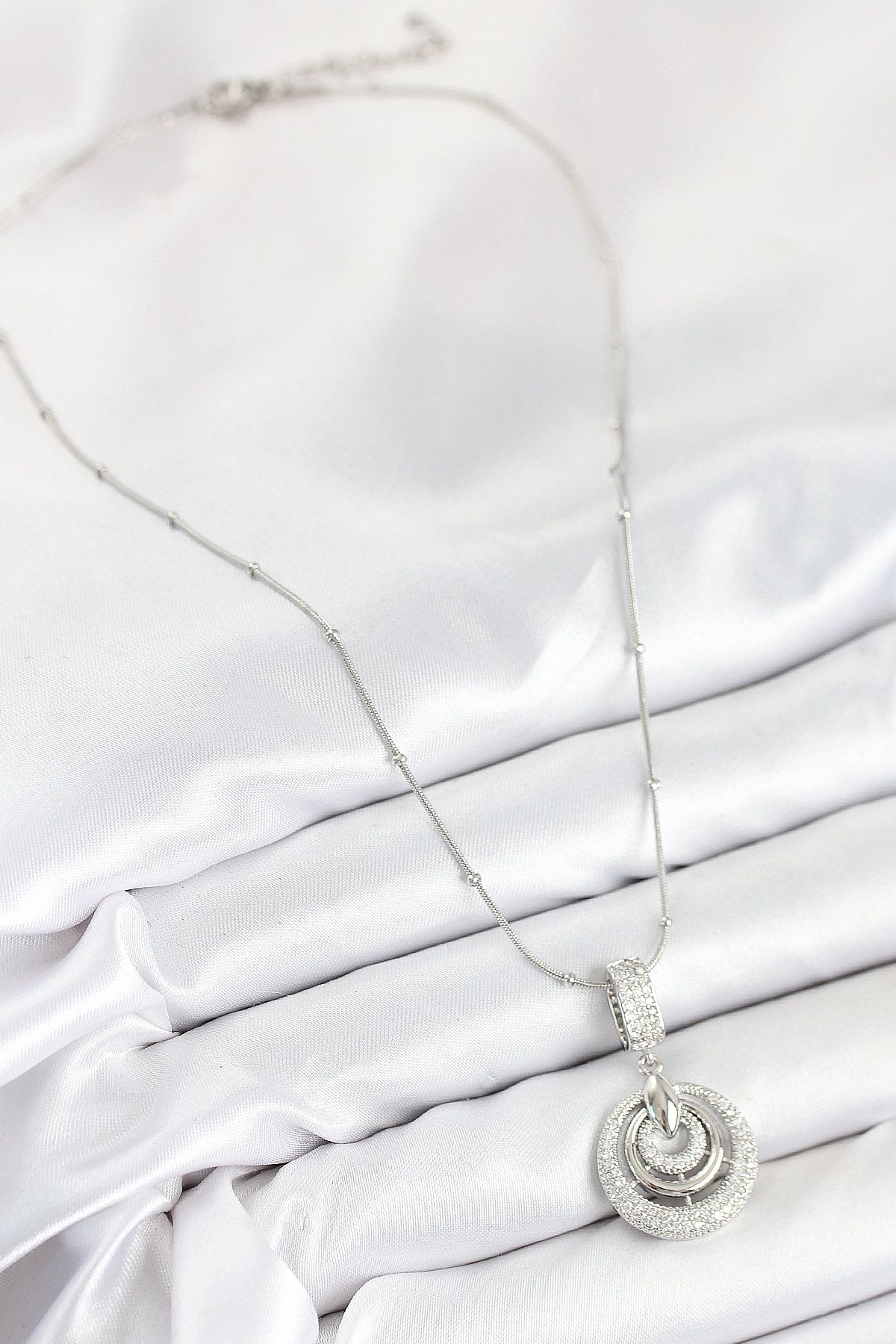 316L Çelik Zirkon Taşlı Çember Model Gümüş Renk Kadın Kolye - TJ-BKO10541