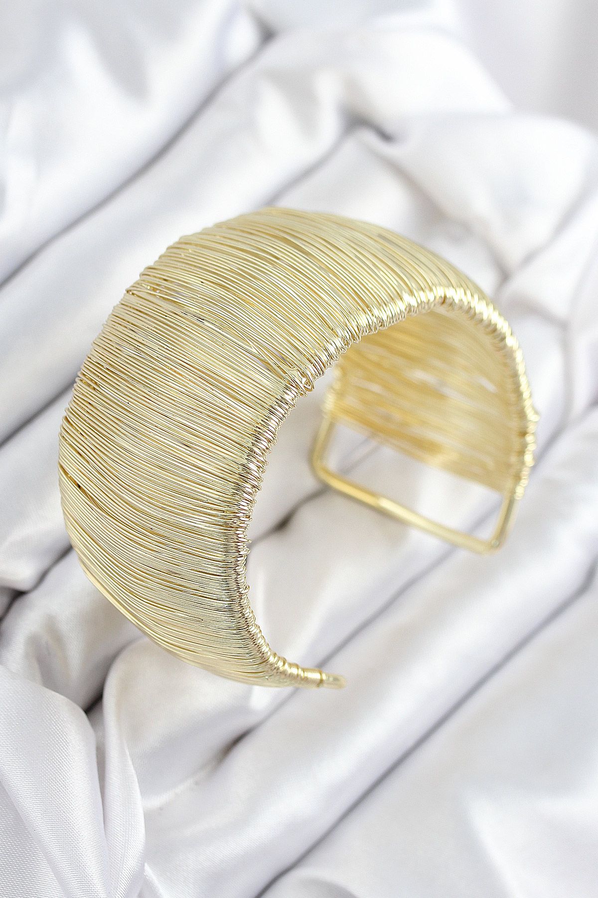 Pirinç Tel Sarma Model Gold Renk Kadın Bileklilk - TJ-BB7893