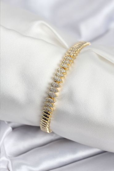 Pirinç VIP Seri Gold Renk Zirkon Taşlı Arpa Model Kadın Bileklik - TJ-BB7928