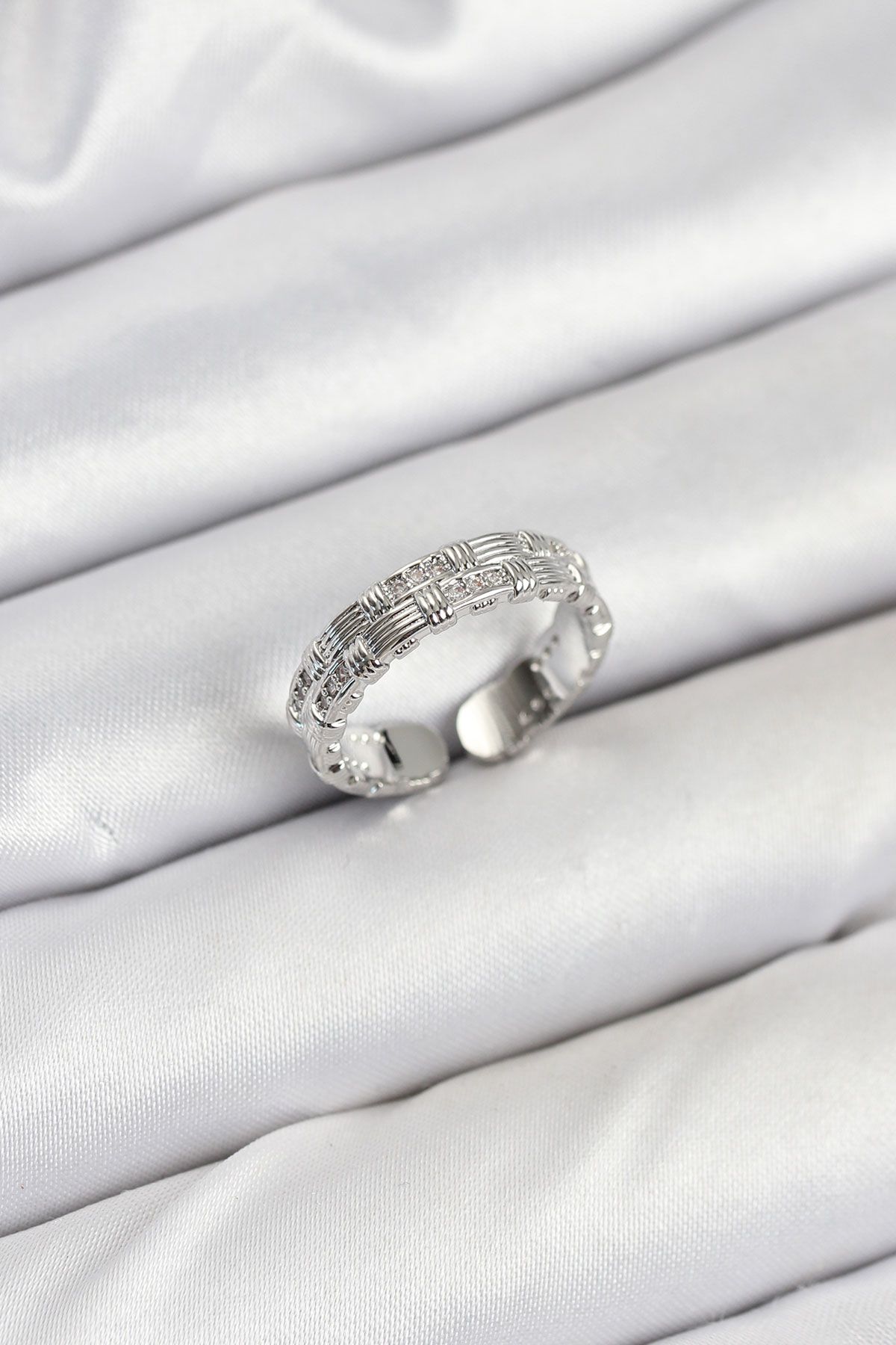 Pirinç Gümüş Renk Zirkon Taşlı Sırım Kadın Yüzük - TJ-BYK3847