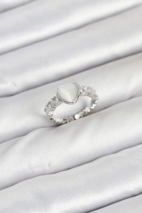 Pirinç Gümüş Renk Zirkon Taşlı Kalpli Kadın Yüzük - TJ-BYK3857