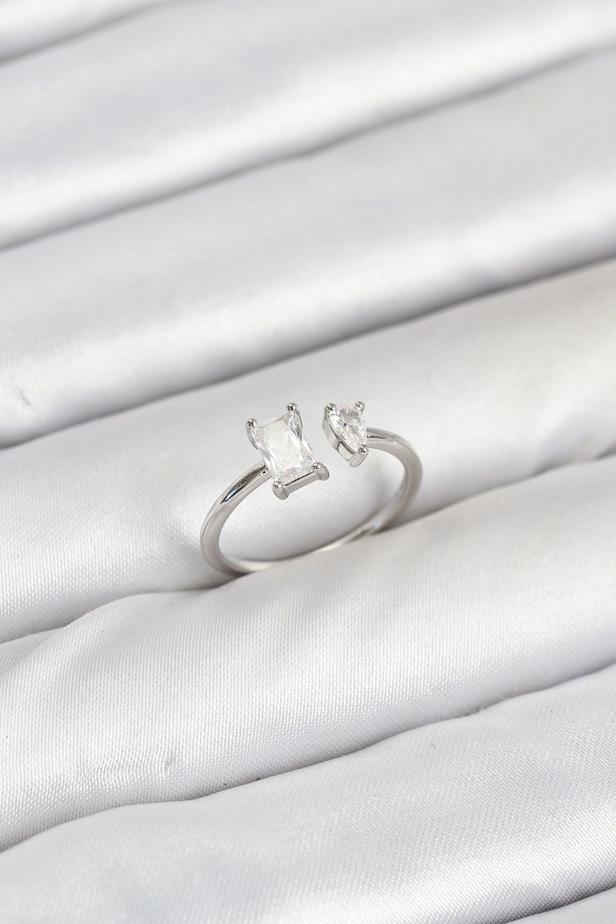 Pirinç Gold Renk Zirkon Taşlı Kadın Yüzük - TJ-BYK3883