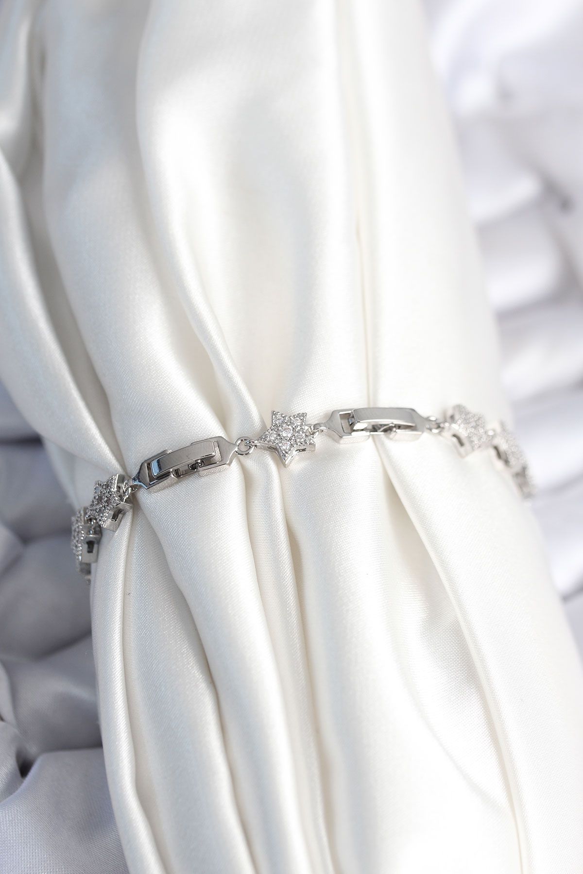 Pirinç Gümüş Renk Yıldız Model Kadın Bileklik - TJ-BB7979