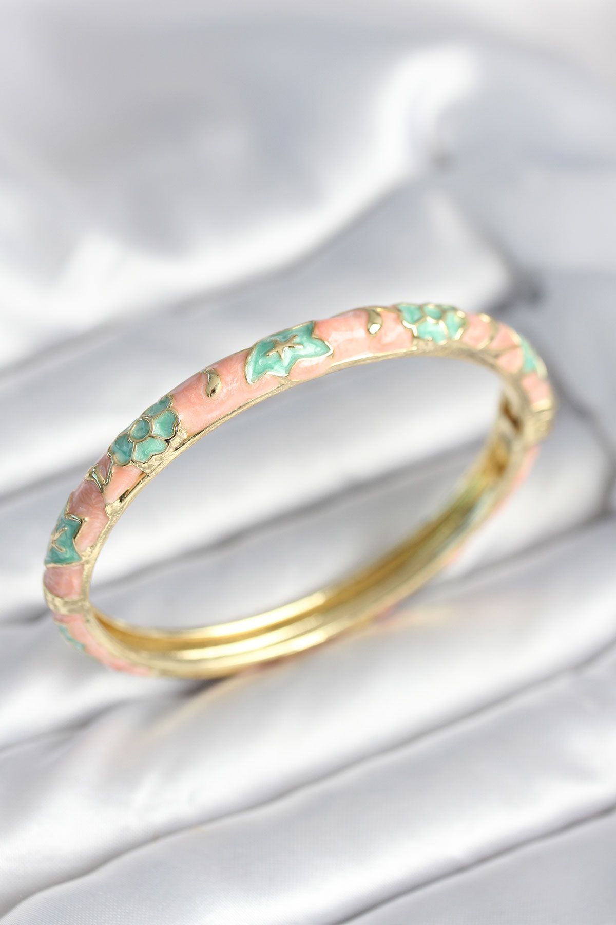 Yeşil Renk Detaylı Mineli Kelepçe - TJ-BB8007