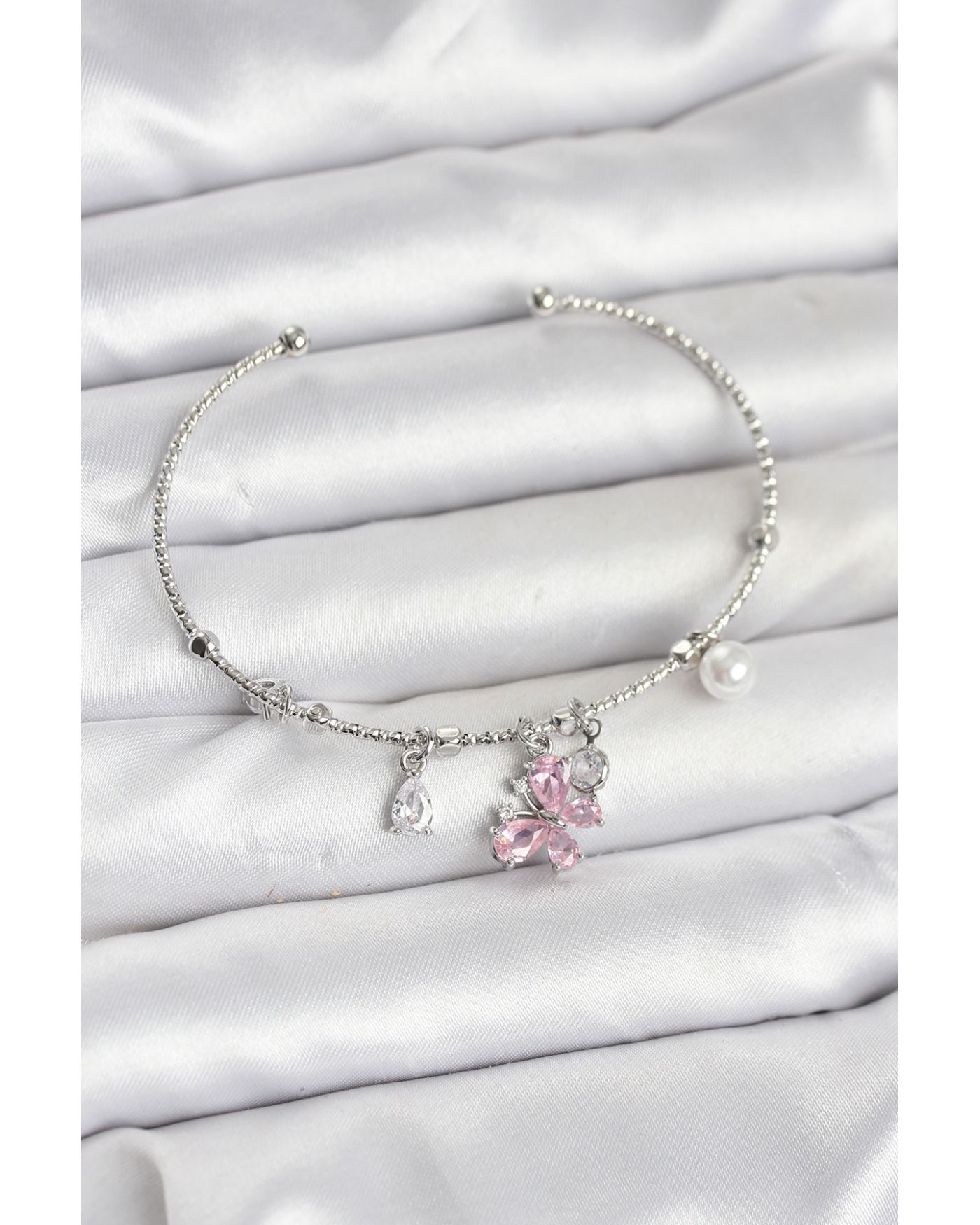 Pembe Kelebek Charmlı Gümüş Renk Kadın Bileklik - TJ-BB8032