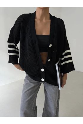 Büyük düğmeli salaş triko hırka siyahbeyaz