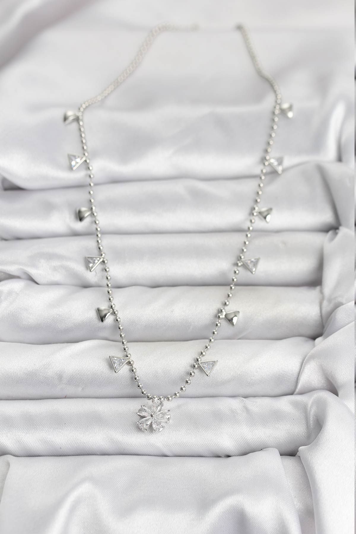 Pirinç Gümüş Renk Zirkon Taşlı Çiçek Model Kadın Kolye - TJ-BKO10652