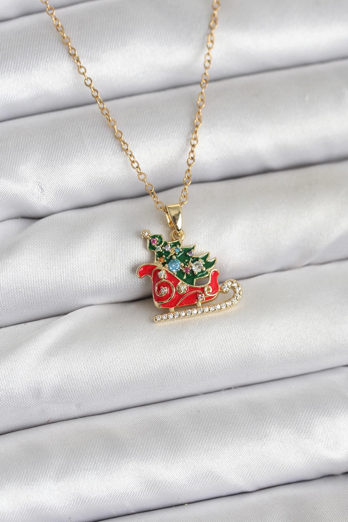 316L Çelik Zincir Gold Renk Kızak ve Çam Ağacı Figürlü Yılbaşı Temalı Kadın Kolye - TJ-BKO10716