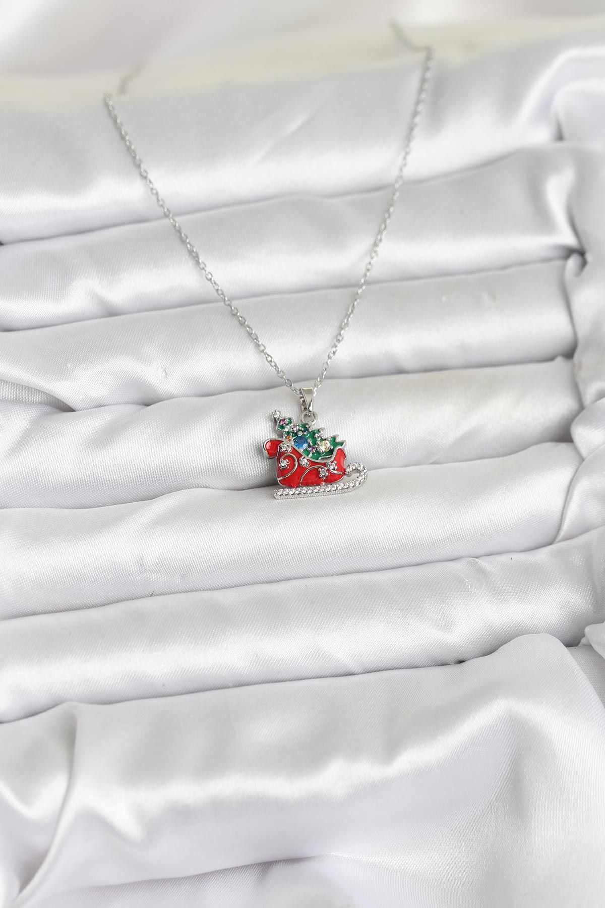 316L Çelik Zincir Gümüş Renk Kızak ve Çam Ağacı Figürlü Yılbaşı Temalı Kadın Kolye - TJ-BKO10717