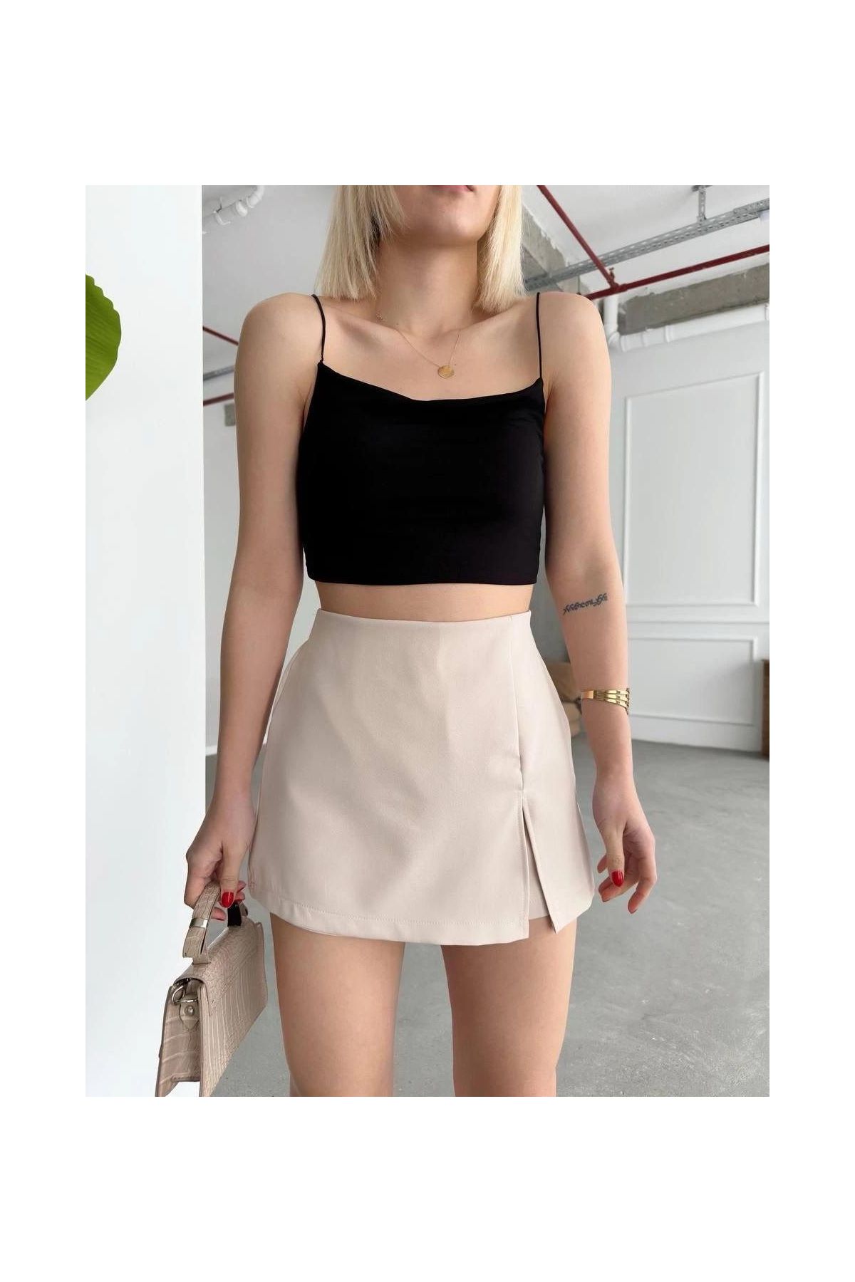 Tek yırtmajlı şort etek