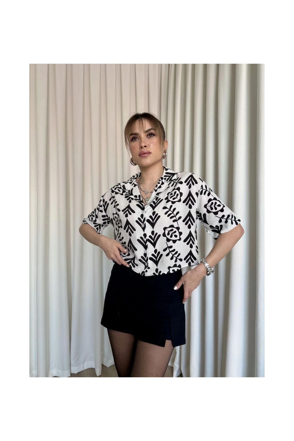 Siyah beyaz baskılı crop gömlek