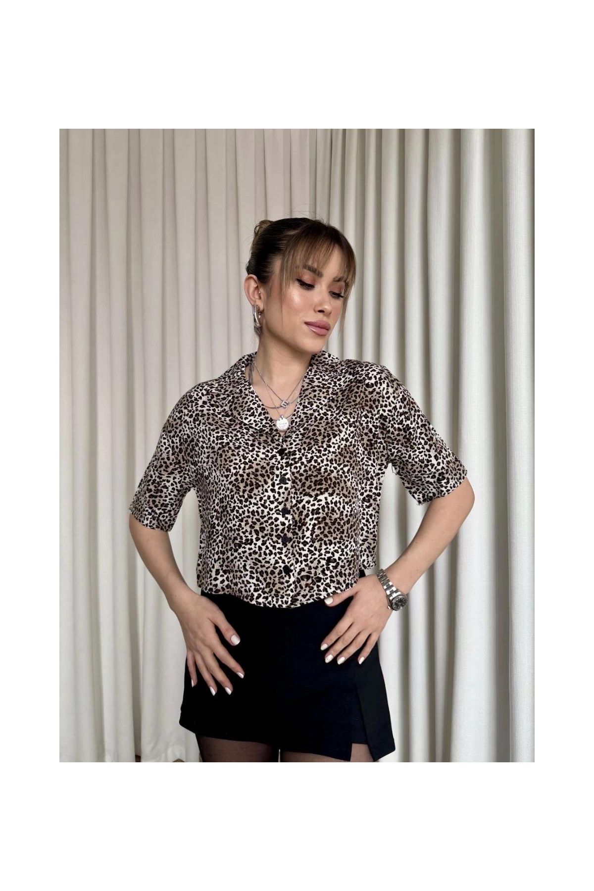 Leopar desenli crop gömlek
