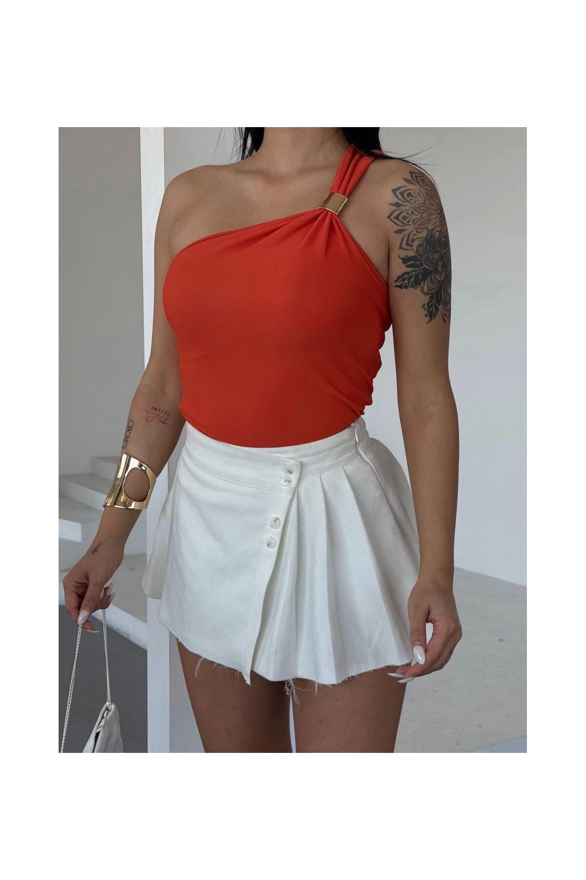 Tek omuzlu Otoman kumaş gold metal detaylı bluz